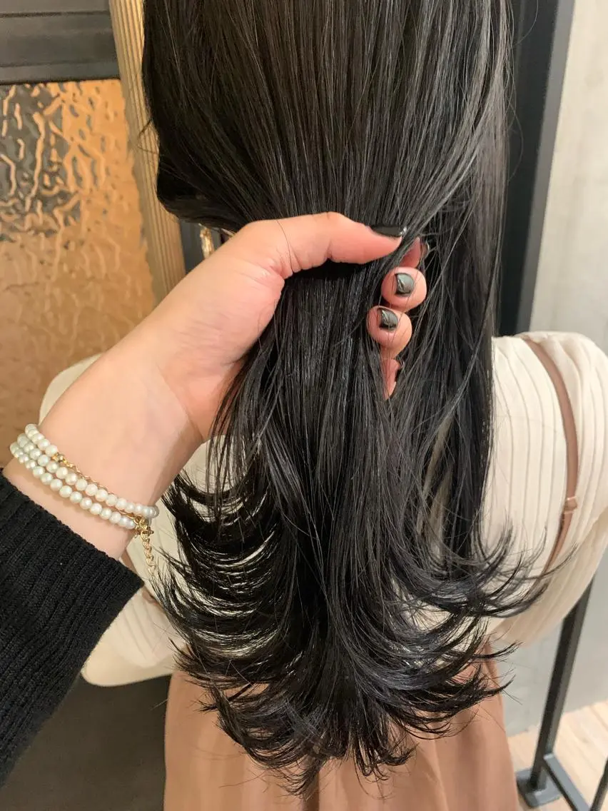ロング カラー ヘアアレンジ 本間 結衣のヘアスタイル