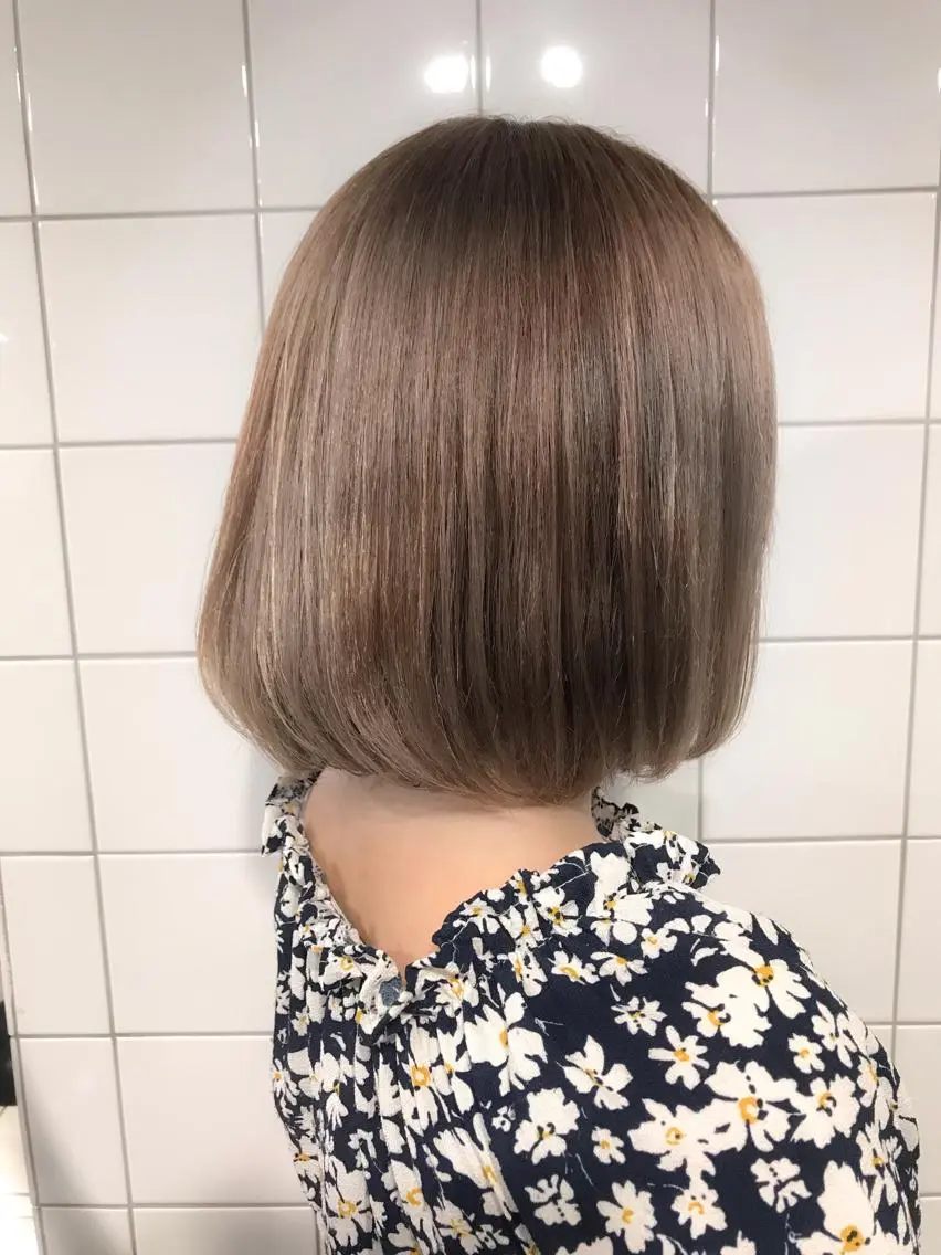 ミディアム カラー ベージュカラー ブリーチ 透明感カラー/ レイヤー　YUKAのヘアスタイル