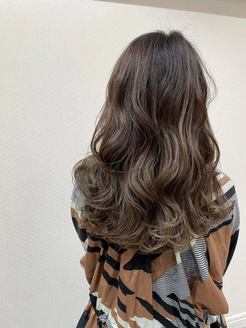 カラー グレージュ ハイライトカラー ヘアカラー トリートメント 似合わせ🌿‬髪質 改善🧸RYUGOのヘアスタイル