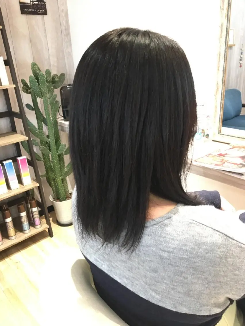 セミロング カラー ベージュカラー 透明感カラー フォギーベージュ Atelier 大内のヘアスタイル