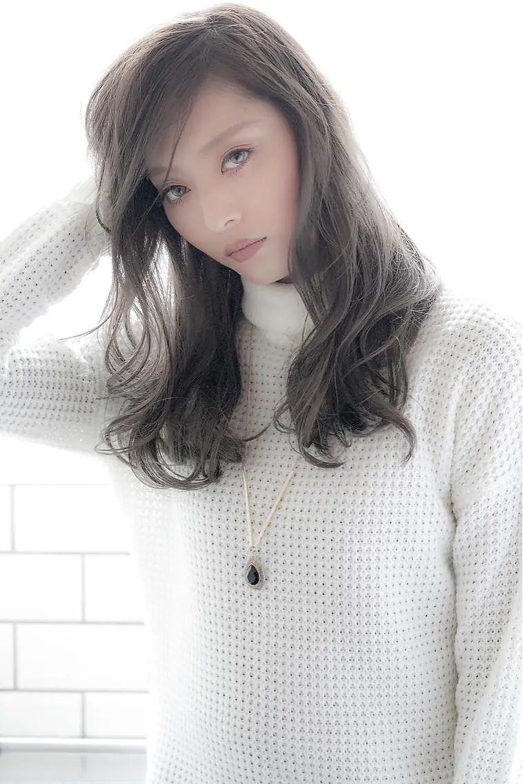 ミディアム EIGHT plum TOKIOリミテッドのヘアスタイル