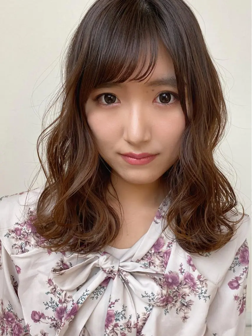 ミディアム カラー ヘアアレンジ 小顔カット カット ヘアカラー トリートメント ツヤ髪になりたい方へ 🩷柴田知亜希のヘアスタイル