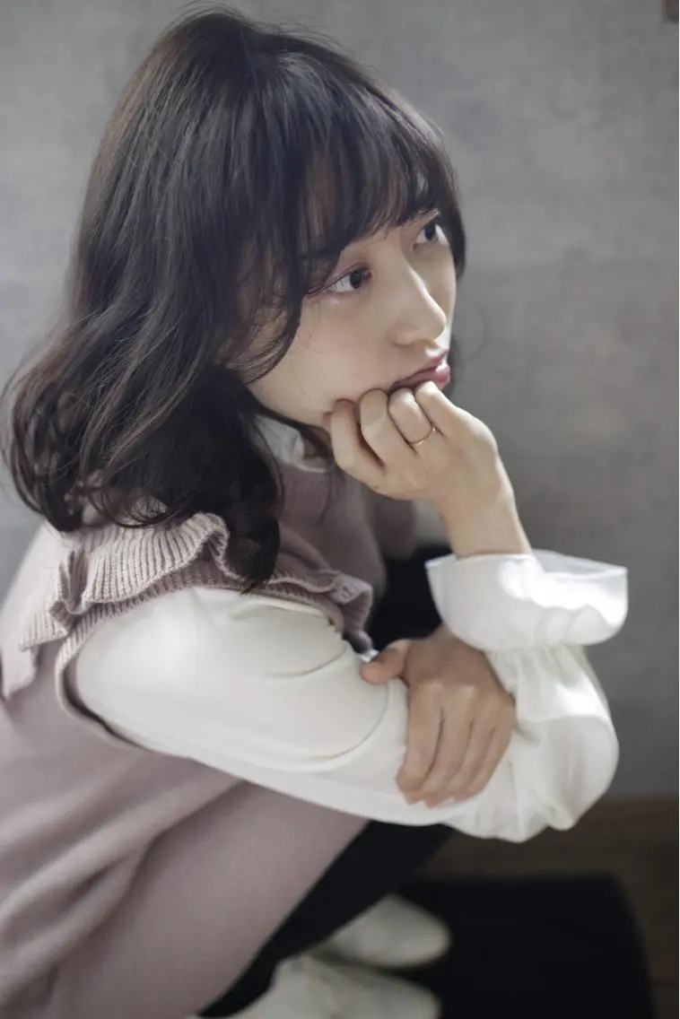 カラー 豊崎 左知のヘアスタイル