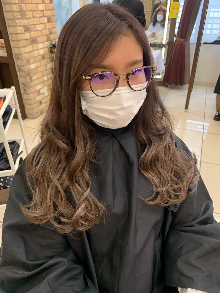 ロング カラー カット ヘアカラー トリートメント エクステ 羽エクステ🩷 🤍まき🤍のマツエク・マツパデザイン