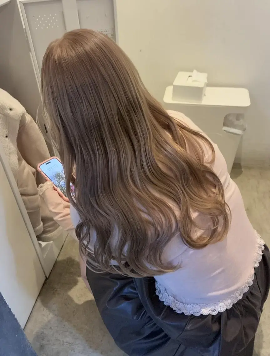 ロング カラー 透明感カラー loty shionのヘアスタイル