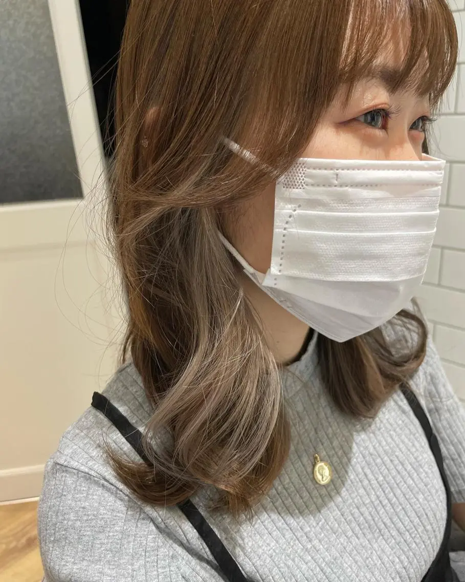 ミディアム カラー パーマ ヘアアレンジ メンズ キッズ ネイル マツエク・マツパ メンズインナーカラー ベージュカラー インナーカラー 🫧垢抜けヘア🫧 SHIORIのヘアスタイル