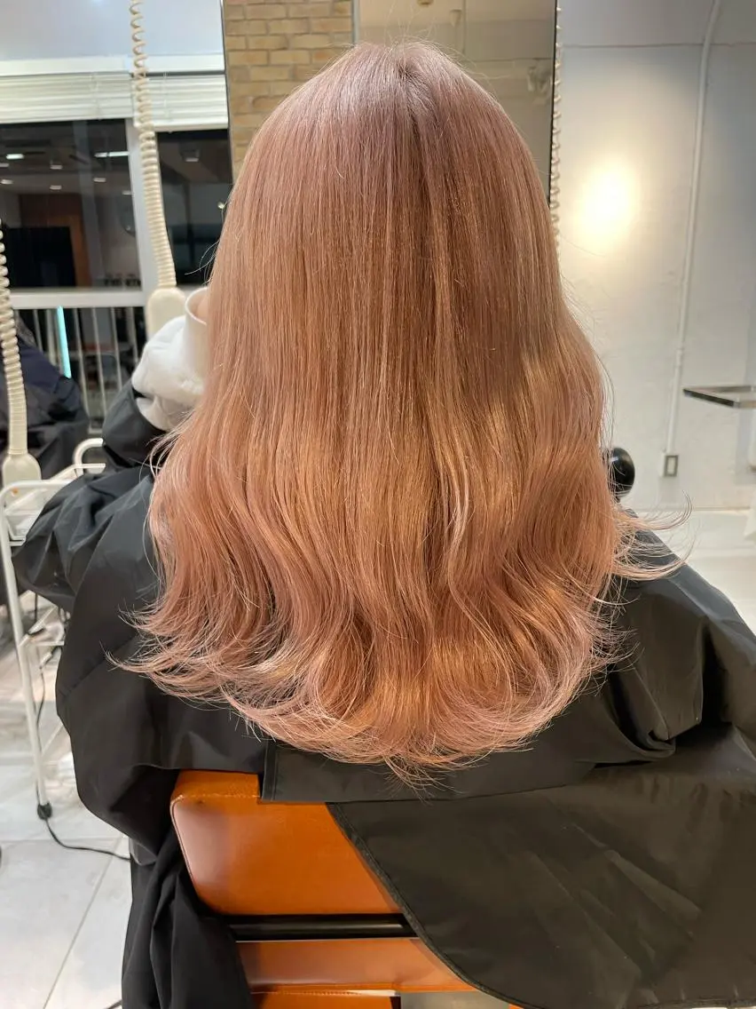セミロング カラー ベージュカラー ブロンド ピンクカラー ピンクベージュ カット ブリーチ特化 ハイトーンRYOYAのヘアスタイル