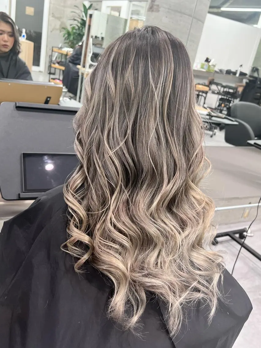 ロング カラー バレイヤージュ レイヤーカット ヘアカラー トリートメント 艶髪✨ブリーチ職人 yasuのヘアスタイル