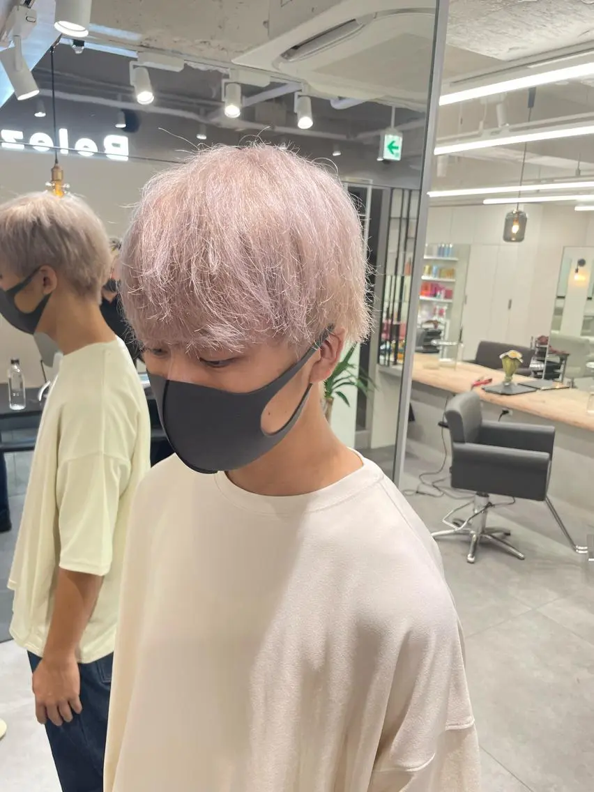 ショート カラー メンズ ベージュカラー ホワイトベージュ カット ブリーチ特化 ハイトーンRYOYAのヘアスタイル