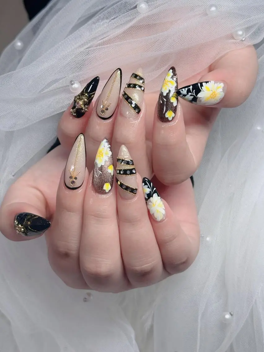 ネイル フレンチネイル ジェルネイル ハロウィン 韓国ネイル マグネットネイル ハンドネイル Hbaby nailのネイルデザイン