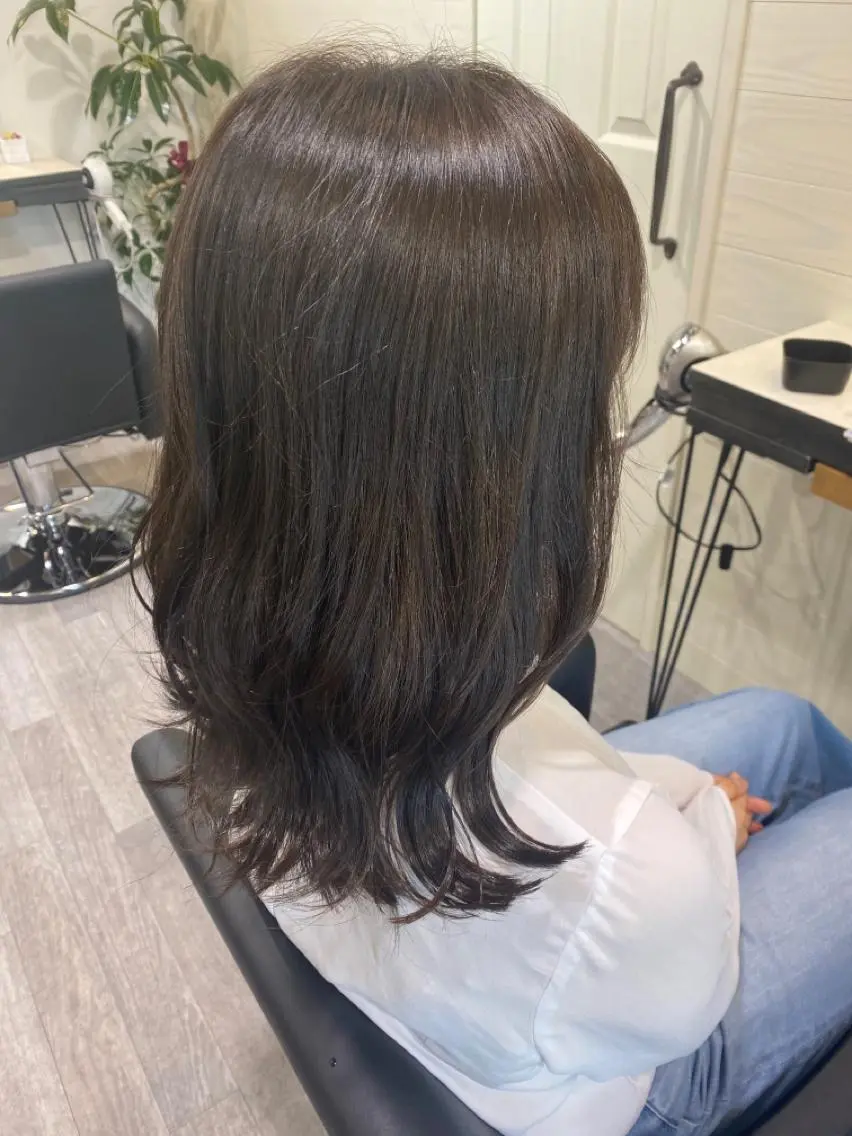 セミロング カラー 長岡 美紀のヘアスタイル