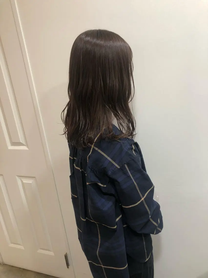 ミディアム カラー カット ヘアカラー トリートメント MIOベージュカラー 柔らかいカラーのヘアスタイル