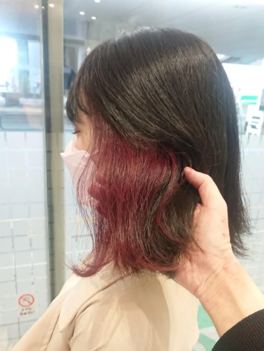ミディアム カラー ブリーチ ケアブリーチ インナーカラー ピンクカラー ウルフカット/デザイ ンカラー/あらげのヘアスタイル