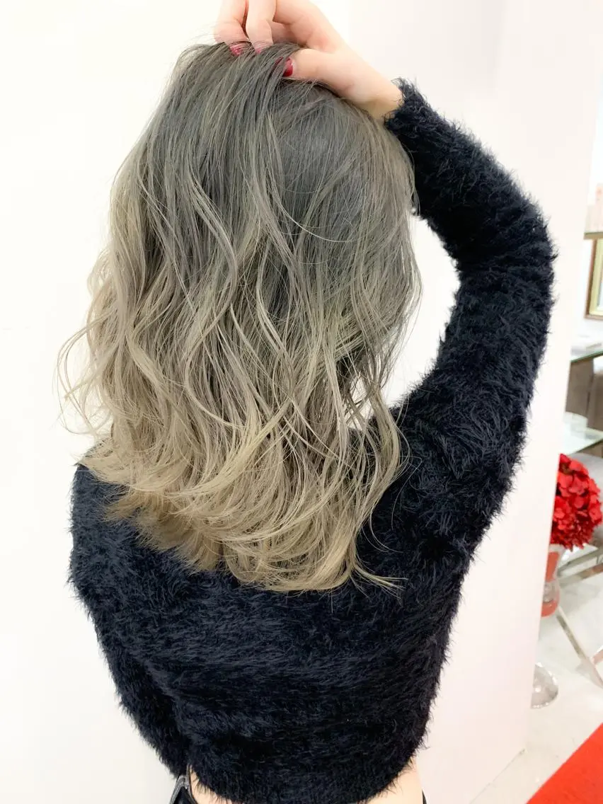 セミロング カラー グラデーションカラー ハイトーンカラー メンズ縮毛矯正 細谷碧海のヘアスタイル