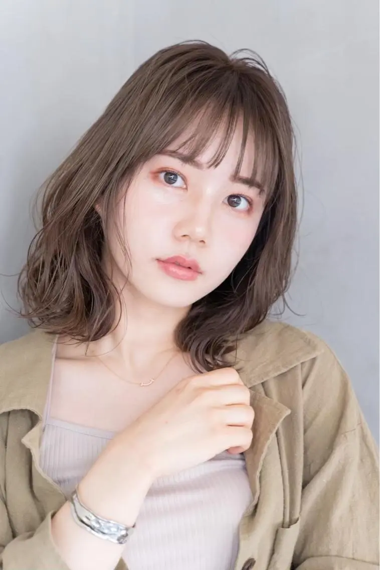 ミディアム カラー ヘアカラー トリートメント ヘアセット ハイトーン/レイヤー 💜Akaneのヘアスタイル