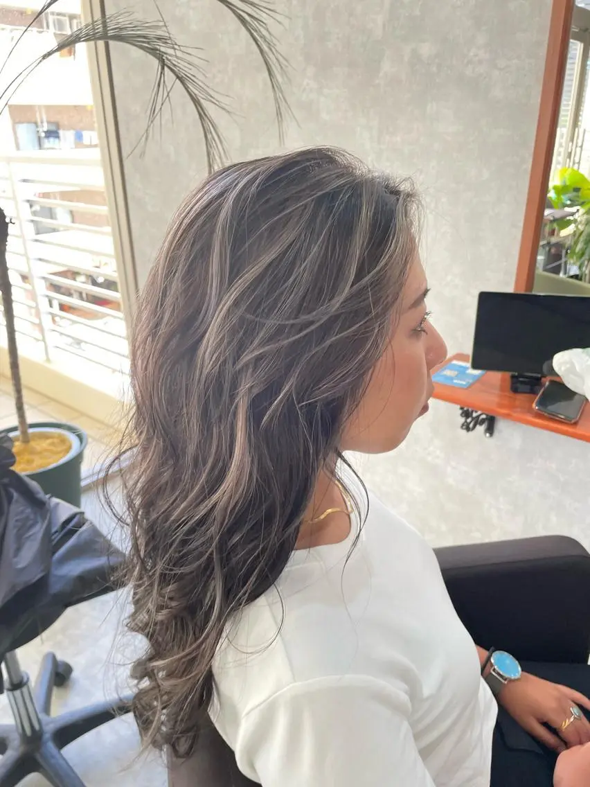 ロング ハイライト andKおもろまち店 艶ダブルカラー✨のヘアスタイル