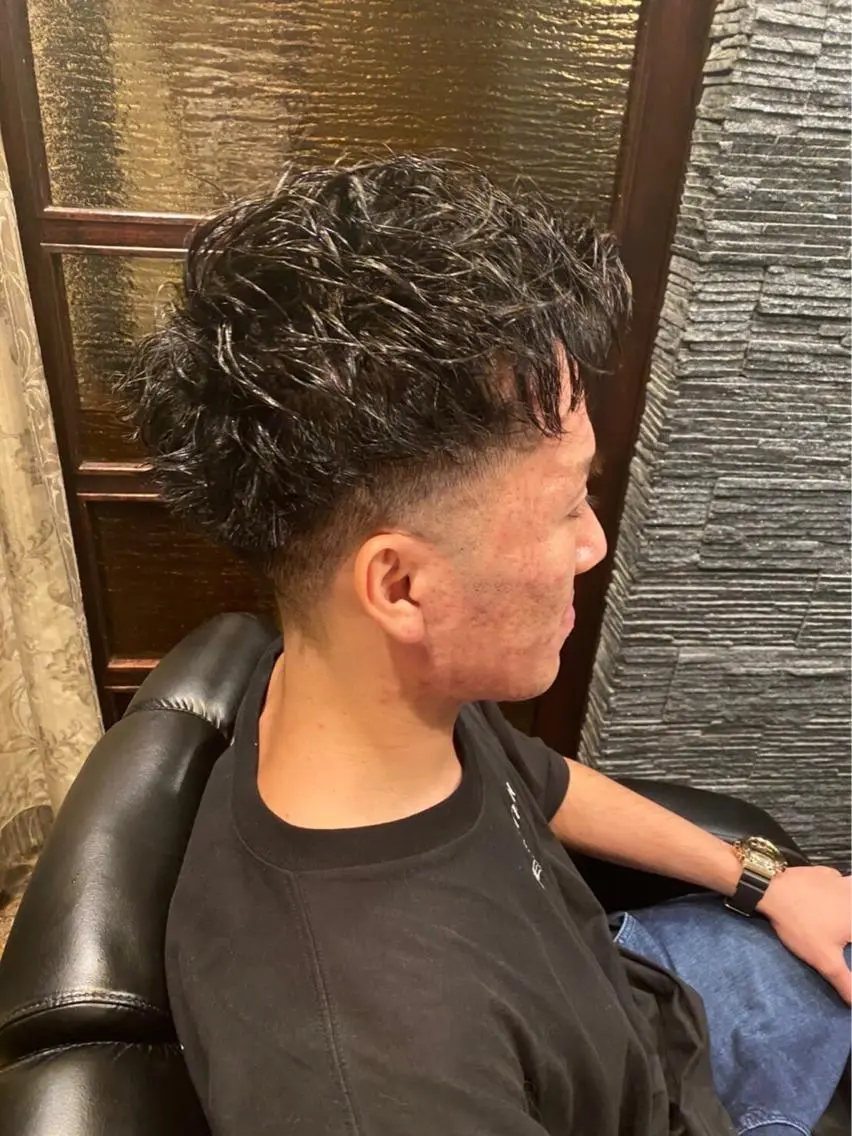ショート パーマ メンズ 岡本 宗士のヘアスタイル