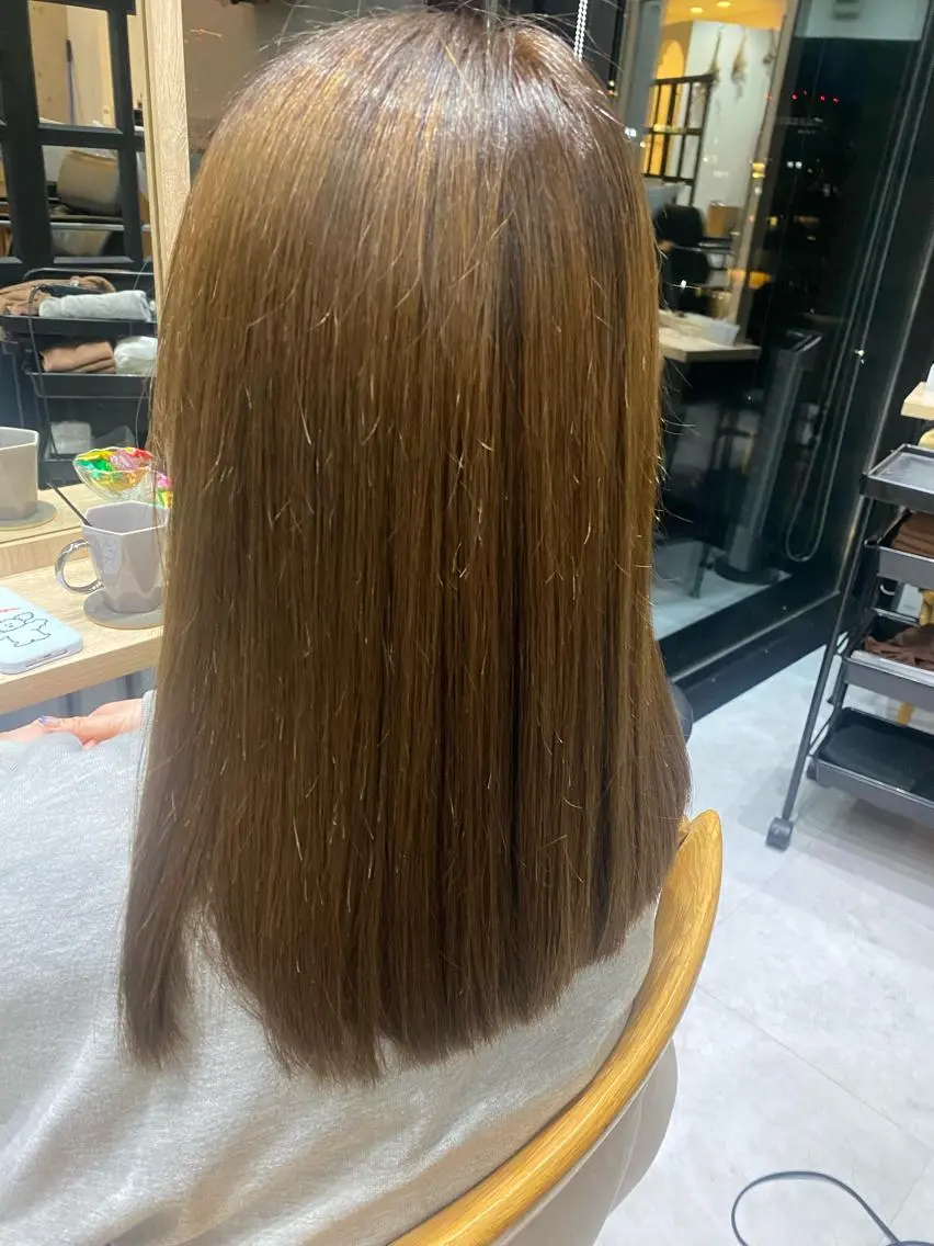ミディアム カット 縮毛矯正 トリートメント 似合う髪型見つけます AYAKAのヘアスタイル