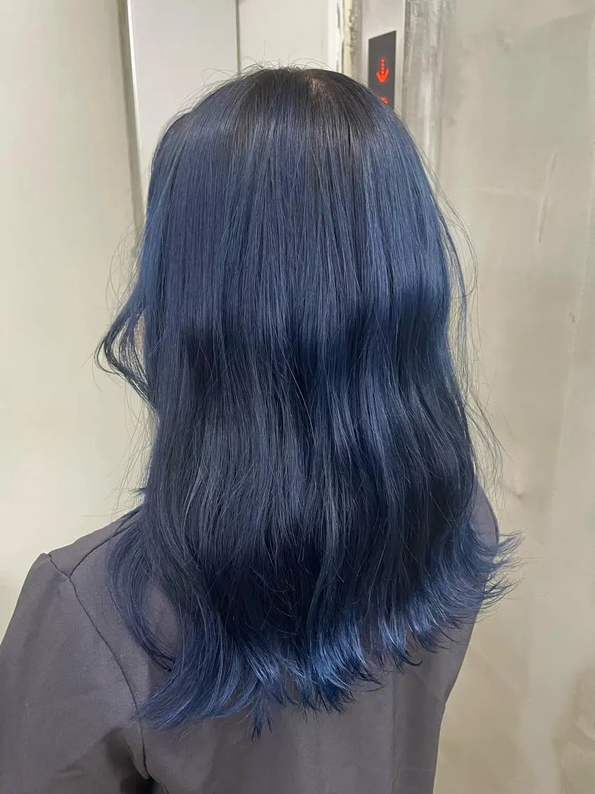 ミディアム カラー パーマ ヘアアレンジ メンズ ミディアムパーマ メンズバレイヤージュ メンズブリーチ センターパート フェードカット ヘアカラー トリートメント ハイトーン/レイヤー 🌸さくらのヘアスタイル