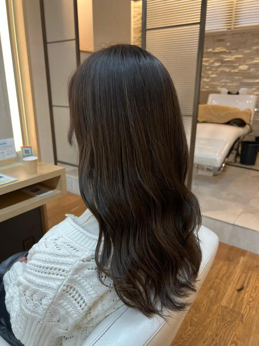 ロング カラー グレージュ オリーブグレージュ オリーブグレー 工藤 梨花のヘアスタイル