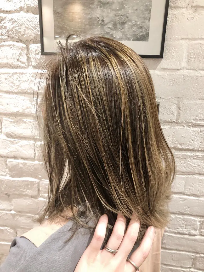 ミディアム カラー 白髪に寄り添う美容師 オギノミワコですのヘアスタイル