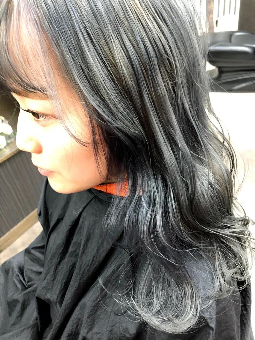ロング カラー ブリーチ 田中 真理のヘアスタイル
