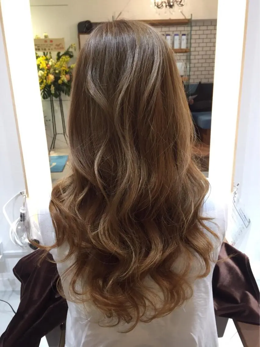 セミロング カラー イルミナカラー ハイトーンブリーチ 土坂 由志【京都】のヘアスタイル