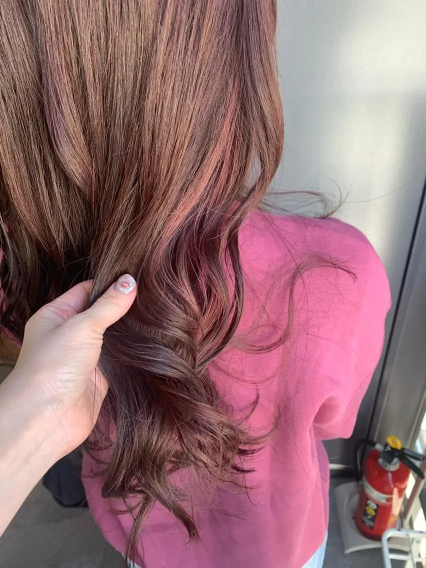ロング カラー ヘアアレンジ ミストバング イヤリングカラー インナーカラー ピンクカラー サナ🌱 切りっぱなしボブのヘアスタイル