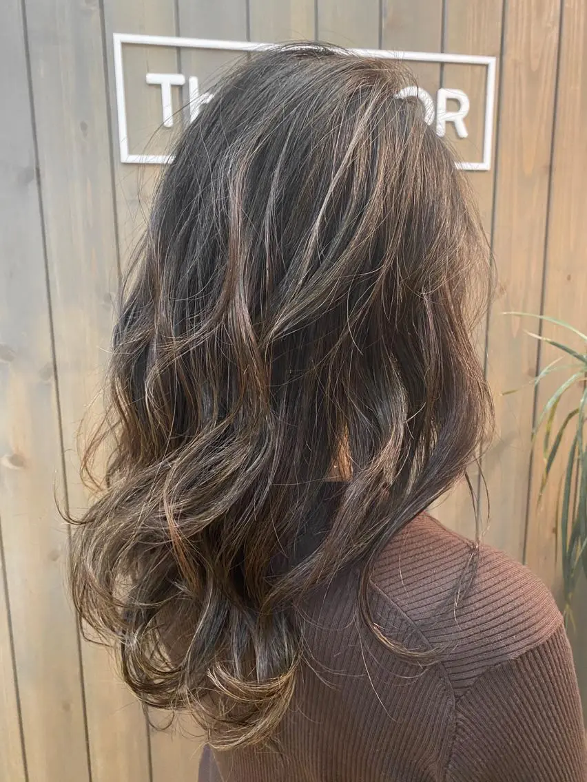 ミディアム カラー パーマ ベージュカラー ブリーチ グレージュ ハイライトカラー ハイライト ARISA 学芸大学/海外ヘアのヘアスタイル