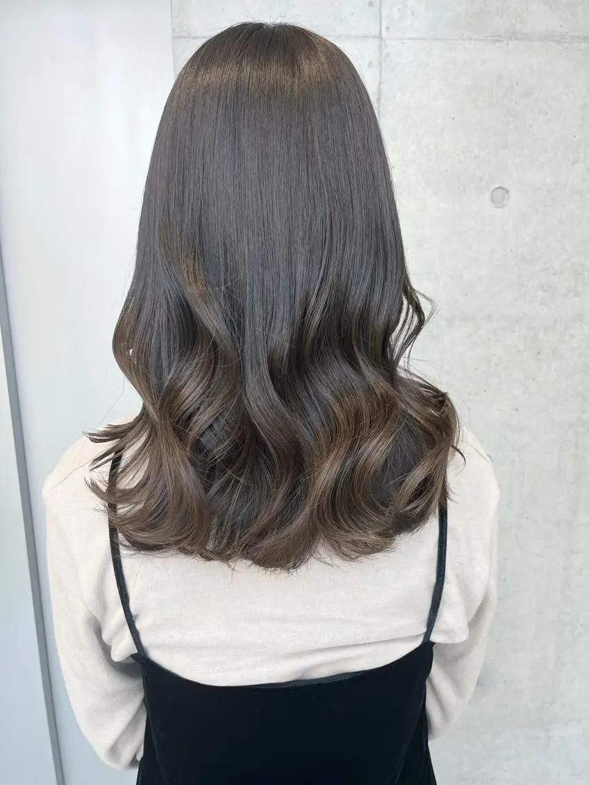 ミディアム カラー パーマ カット ヘアカラー トリートメント 透明感/オリーブ/ グレージュ/YUKAのヘアスタイル