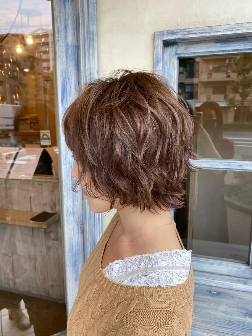 ショート カラー ショートレイヤー ベージュカラー ブリーチ レイヤーカット ショートヘア 森 早希絵のヘアスタイル
