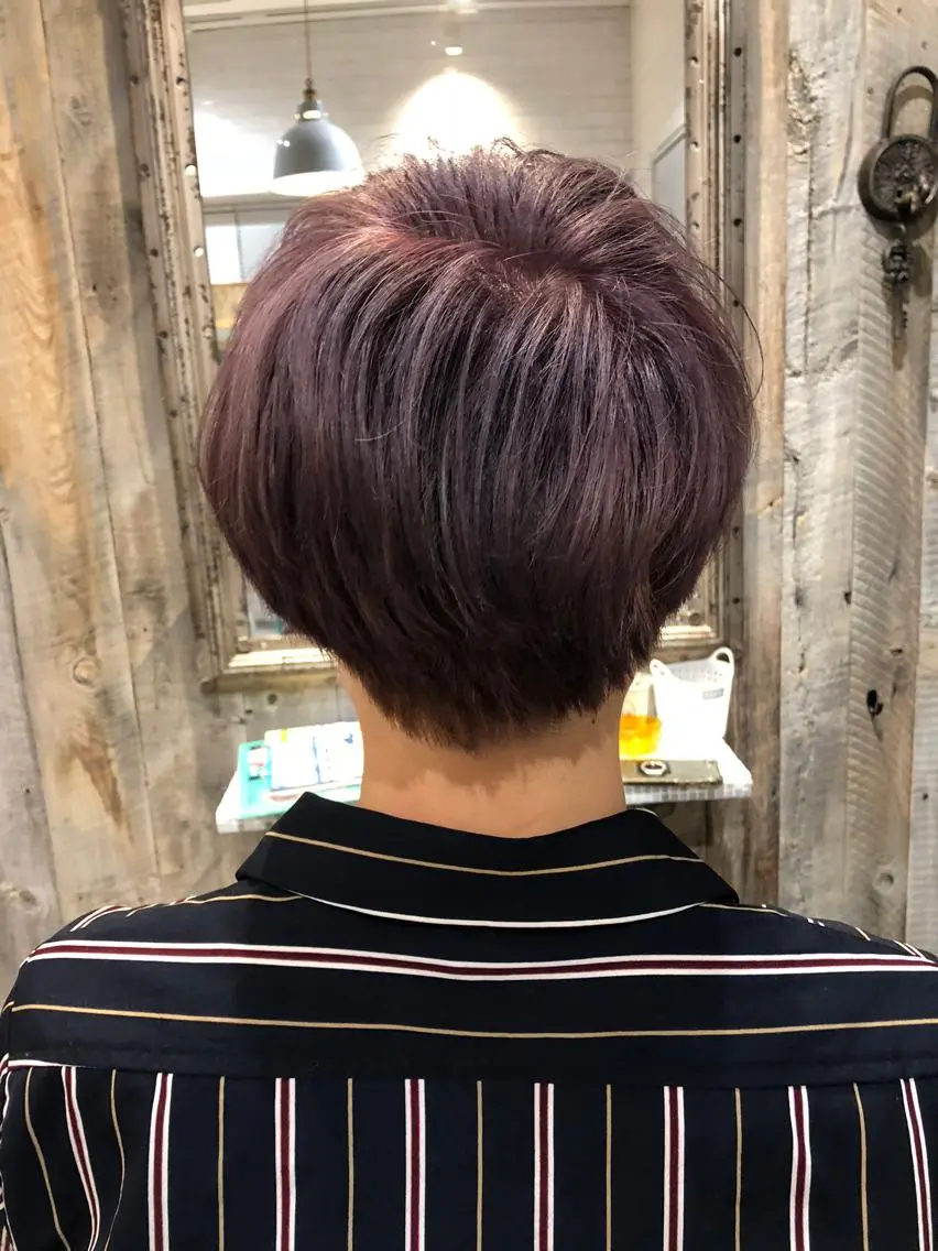 ショート カラー ブリーチ シルバー バイオレットカラー カット ヘアカラー トリートメント 川野 賢のヘアスタイル