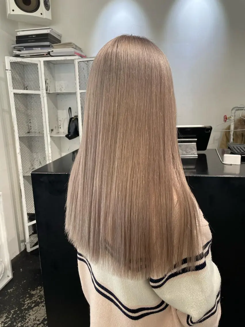 ロング カラー パーマ ヘアアレンジ メンズ キッズ ネイル マツエク・マツパ アイブロウ メンズブリーチ ベージュカラー ブリーチ ホワイトベージュ ホワイト カット ヘアカラー トリートメント 艶ハイトーン/ヘア アレンジAYAKAのヘアスタイル
