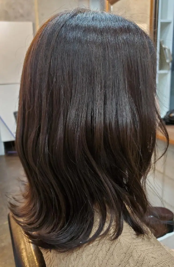 ミディアム カラー アッシュ カット ヘアカラー トリートメント S. ERIのヘアスタイル
