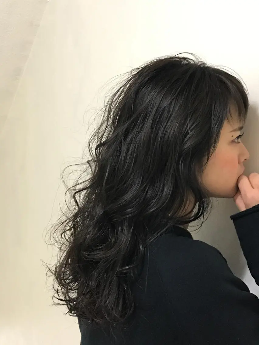 ロング カラー パーマ ネイル 髪質改善 Daisukiのヘアスタイル