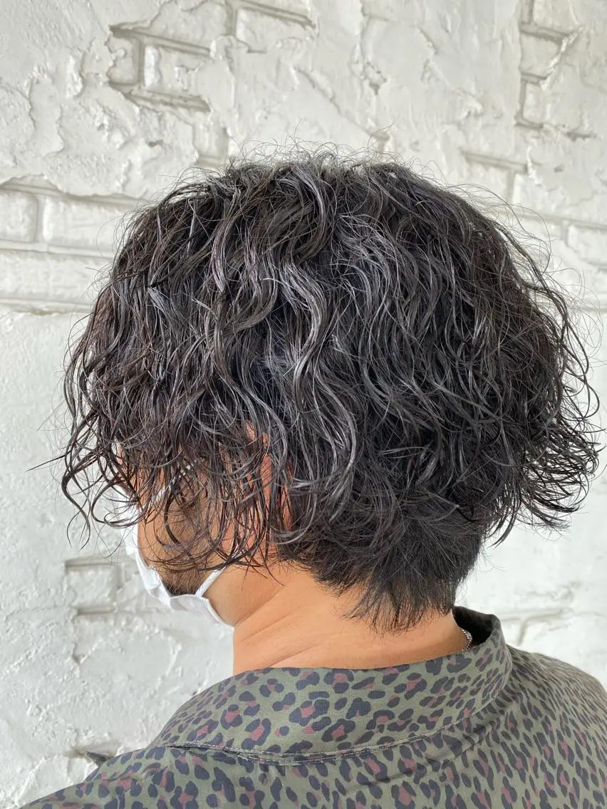 パーマ メンズ 尾崎 優也のヘアスタイル