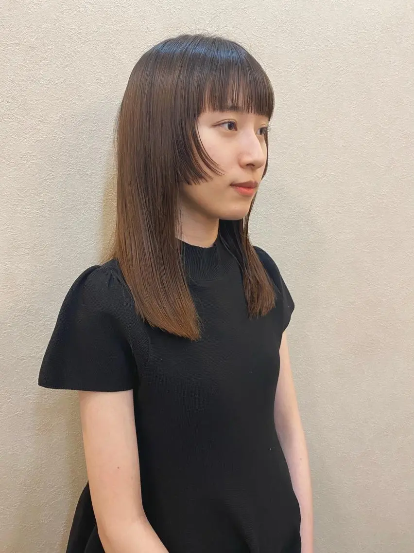 セミロング 姫カット 林 瑠夏のヘアスタイル
