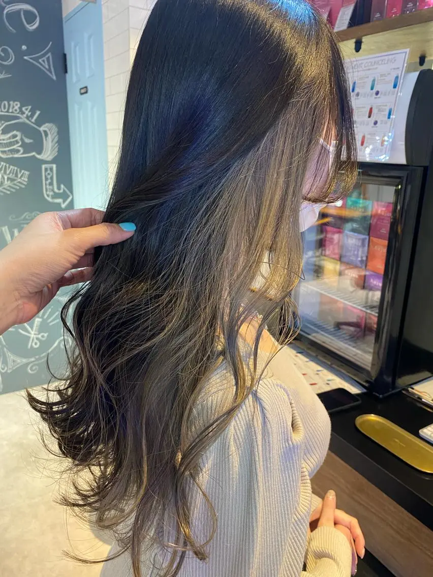 ロング カラー ブリーチ カット ヘアカラー トリートメント scene. haraのヘアスタイル