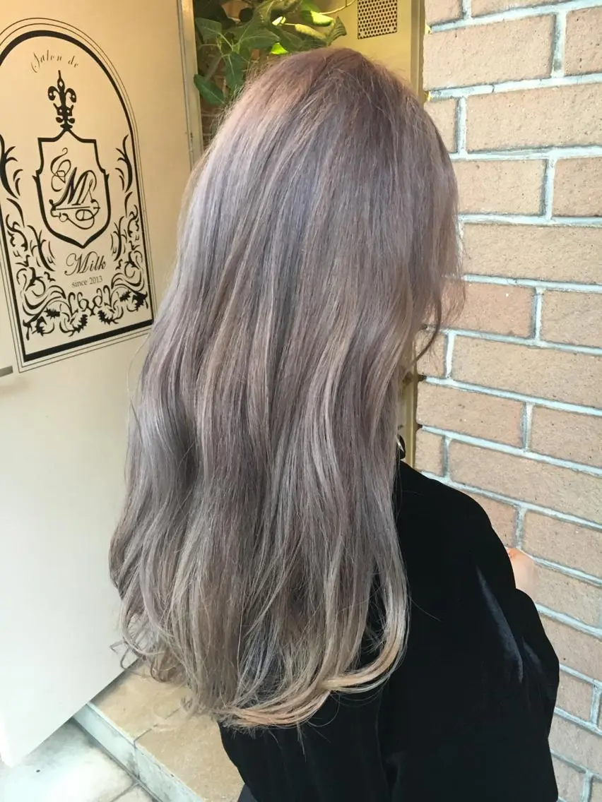 ロング カラー グレージュ 北條 優輝のヘアスタイル