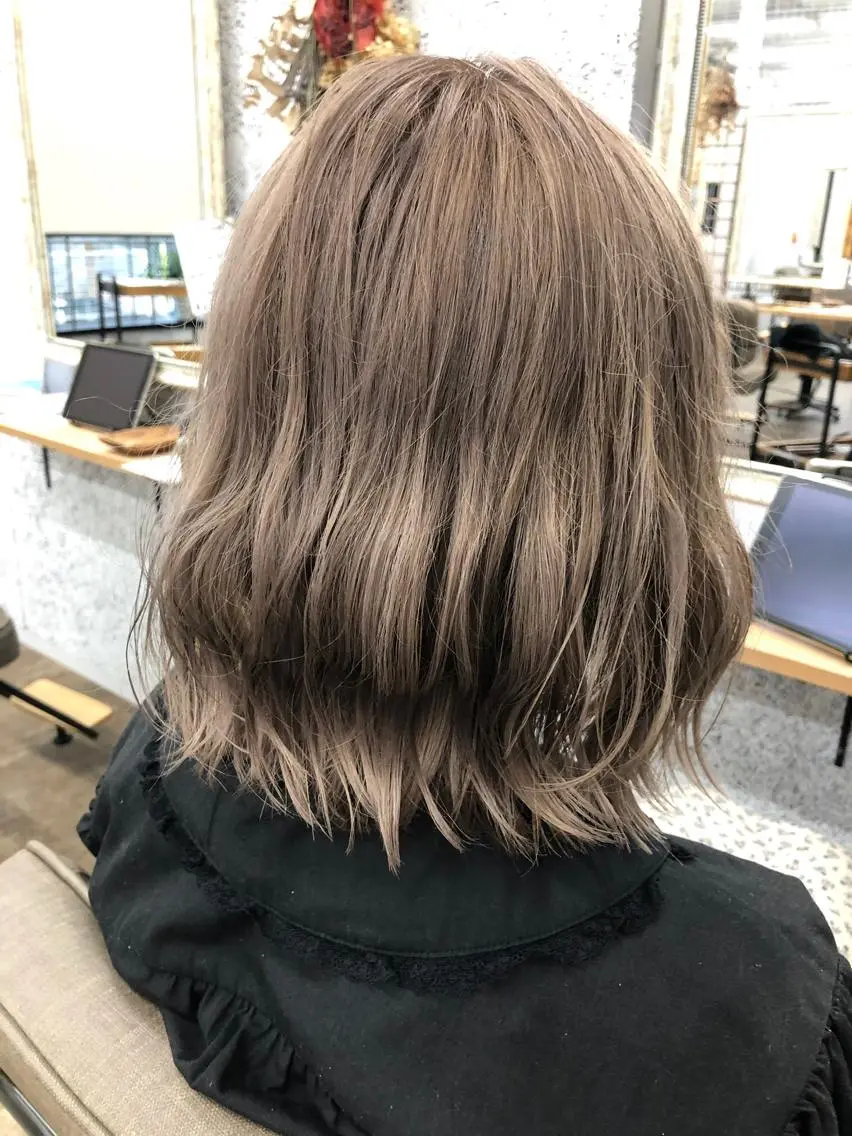 ミディアム カラー ベージュカラー ミルクティーベージュ カノエ 松江学園店のヘアスタイル