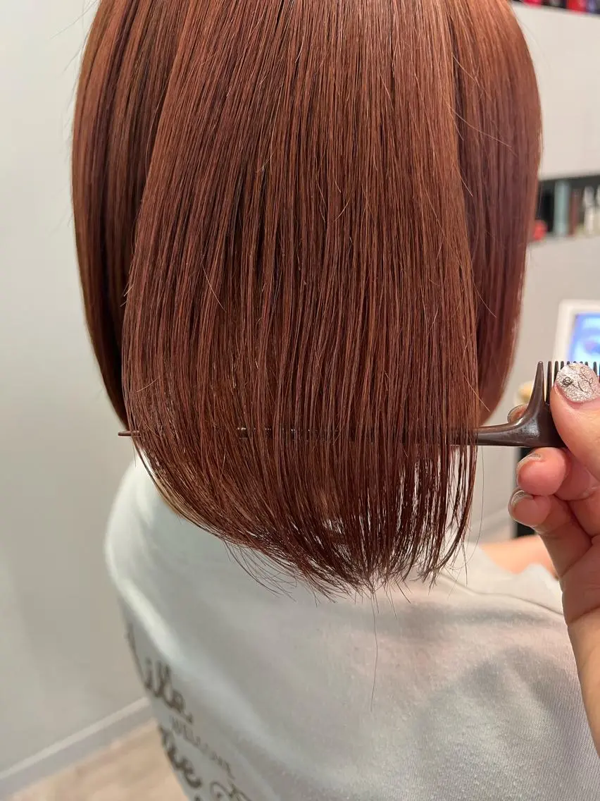 ショート カラー ヘアアレンジ 切りっぱなしボブ ショートボブ 丸みショート オレンジ ピンクカラー カット トリートメント サナ🌱 切りっぱなしボブのヘアスタイル
