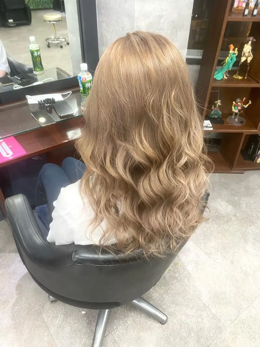 ロング カラー ヘアカラー トリートメント シールエクステ特化 ハイトーン、NANAのヘアスタイル