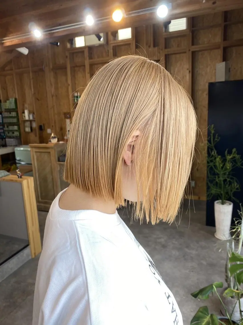ショート カット ヘアカラー トリートメント ☘️レイヤー&ボブ× ハイトーン☘️初ボブのヘアスタイル