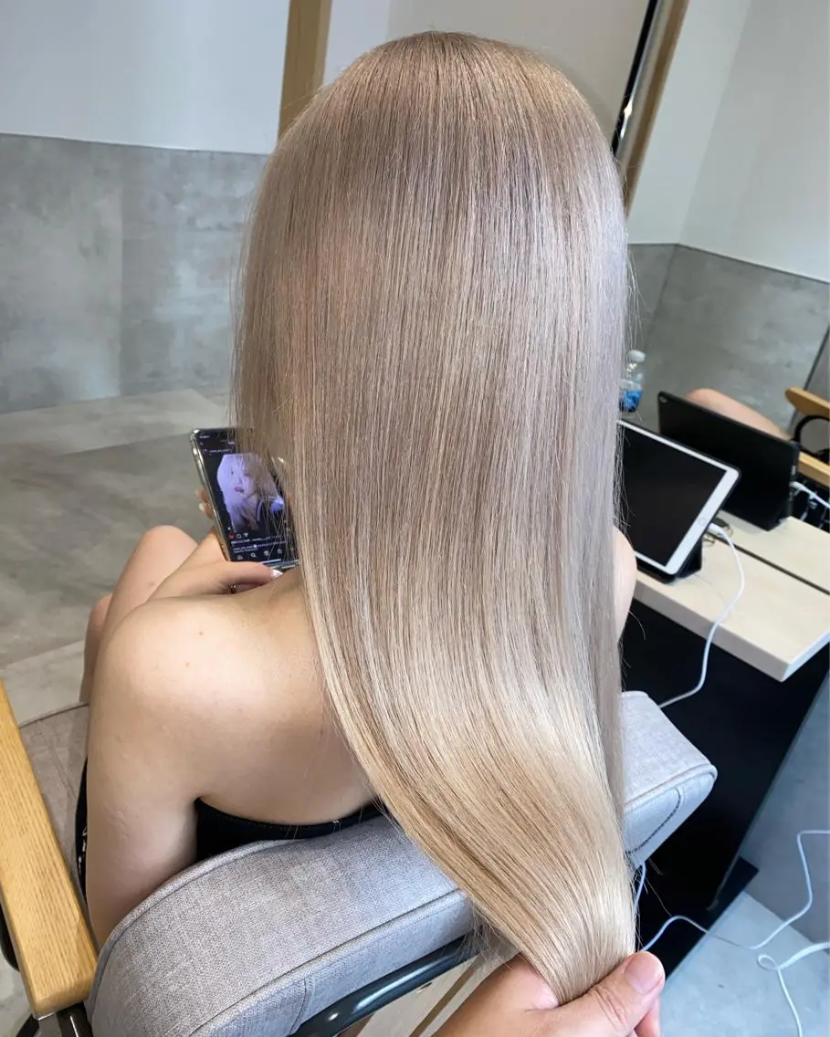 ロング カラー ブリーチ 透明感HIDEのヘアスタイル