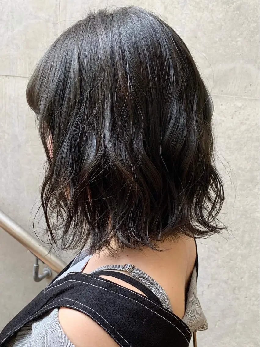 セミロング カラー 澤村 志織のヘアスタイル
