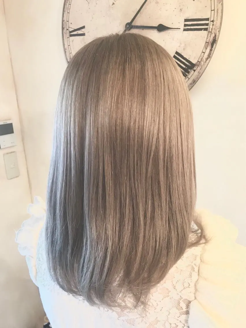 ミディアム カラー 岩谷/ブリーチ 🪽透明感カラーのヘアスタイル