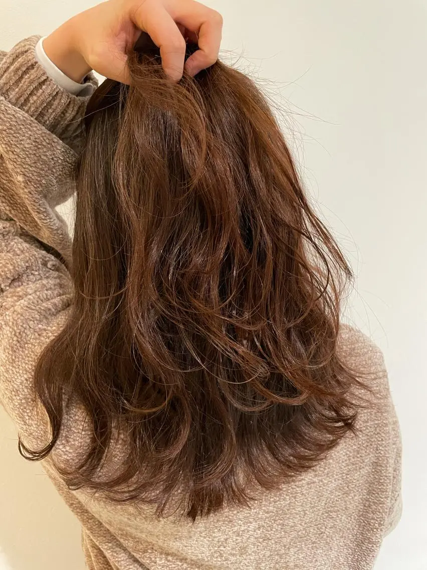 カラー 新谷 玲日のヘアスタイル