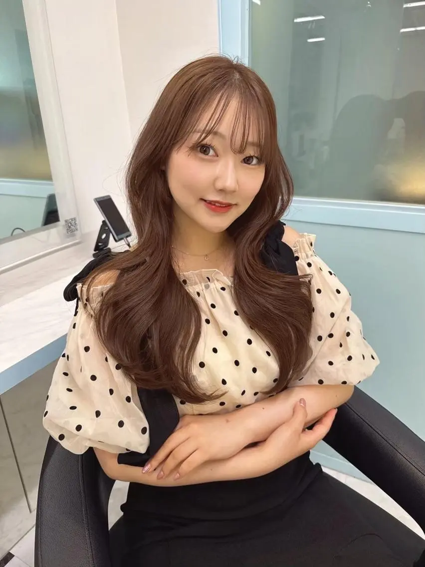 カラー 韓国🇰🇷トレンド レイヤーカット🩶のヘアスタイル