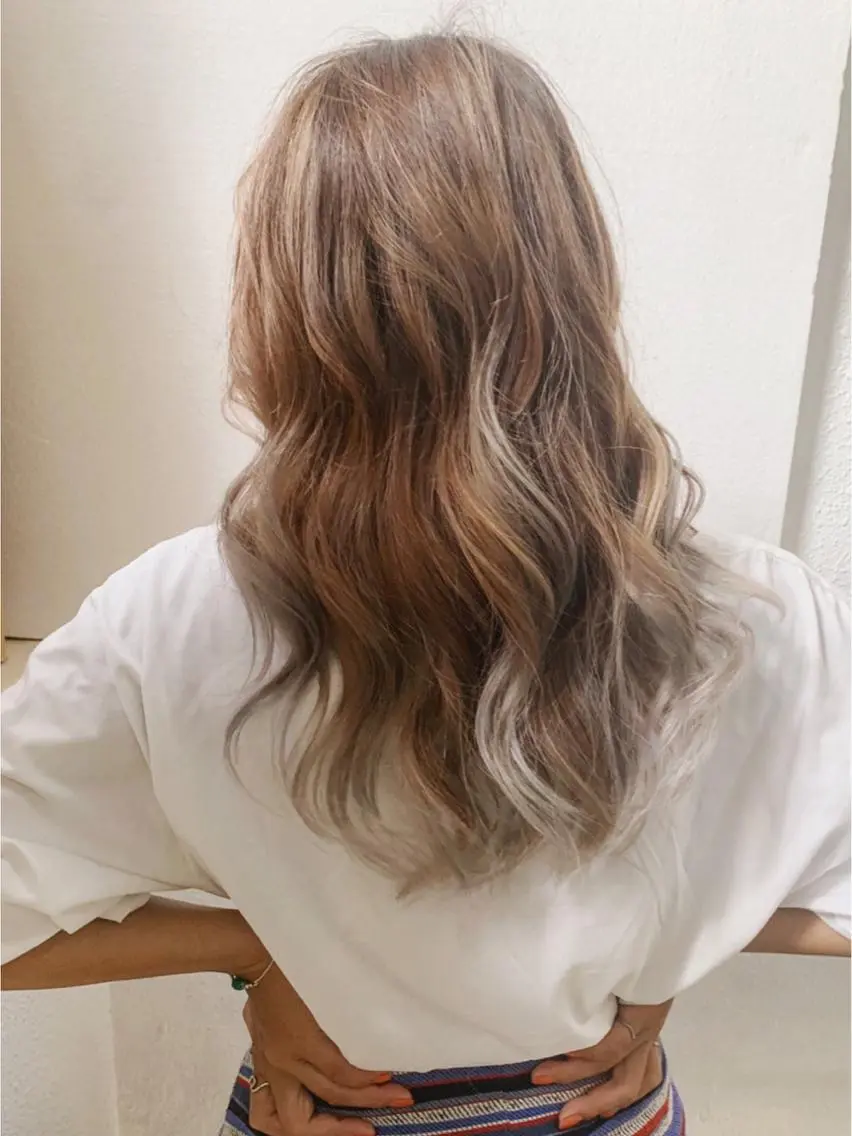 セミロング カラー アッシュ バレイヤージュ ブリーチ デザインカラー グレージュ カット ヘアカラー トリートメント 京都大人女性ショート 徒歩1分/秋山のヘアスタイル