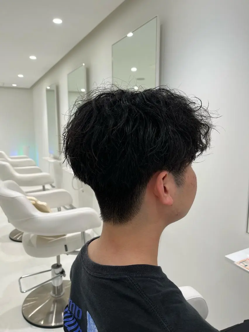 メンズ ✨フェザーパーマ✨ スパイキー✨星野拓磨のヘアスタイル